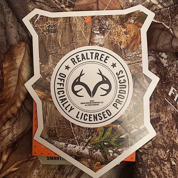 NWT Field & Stream women’s performance Realtree patterned long sleeve tee - Picture 5 of 8